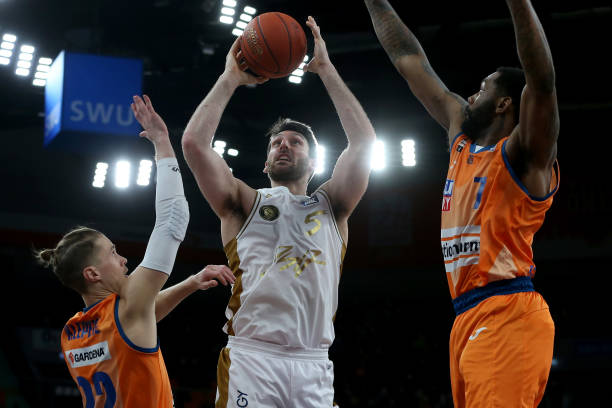 上半场结束 上半场结束