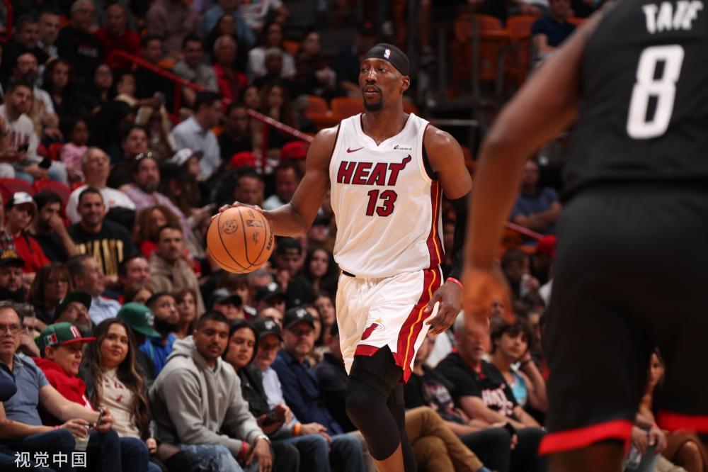 球员们通过 球员们通过